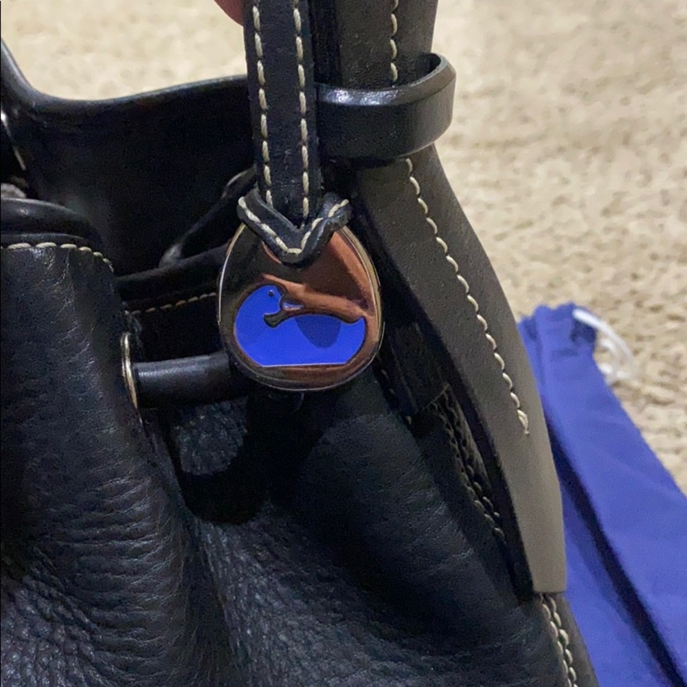 Black leather Dooney & Bourke Handbag - Picture 4 of 7